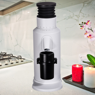 Güçlü ve kompakt bir espresso kahve çekirdeği öğütücüsü 300W ve yüksek hızlı dönen motor